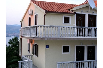 Croazia Privát Okrug Donji, Esterno